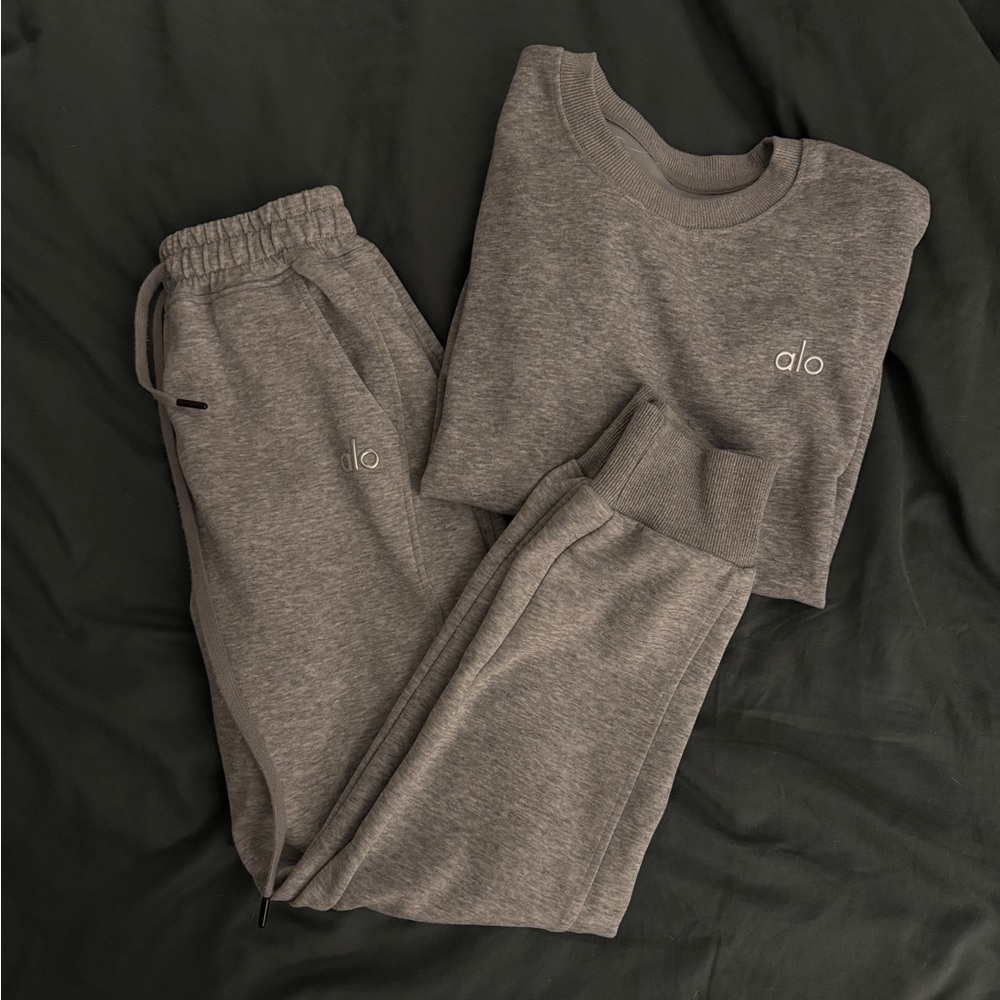 Alo Heather Gray Sweatshirt and Joggers Set